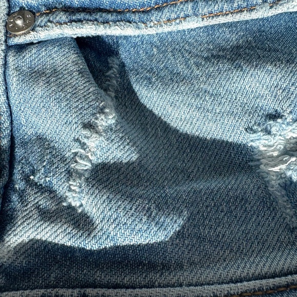 AYR The Easy Easy in light distressed denim - Picture 4 of 8